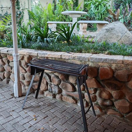 Arend Cottage Mbombela Екстер'єр фото