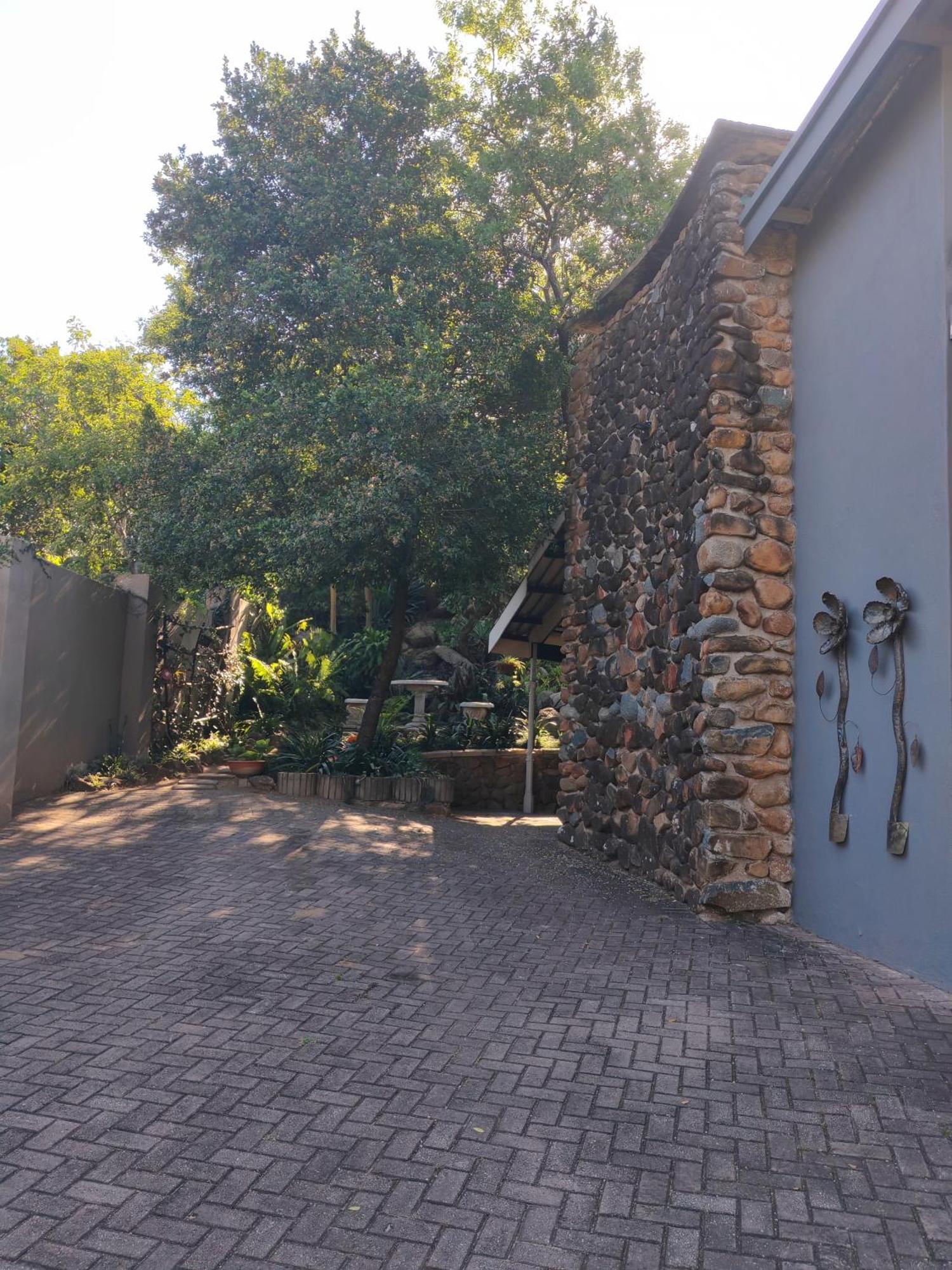 Arend Cottage Mbombela Екстер'єр фото